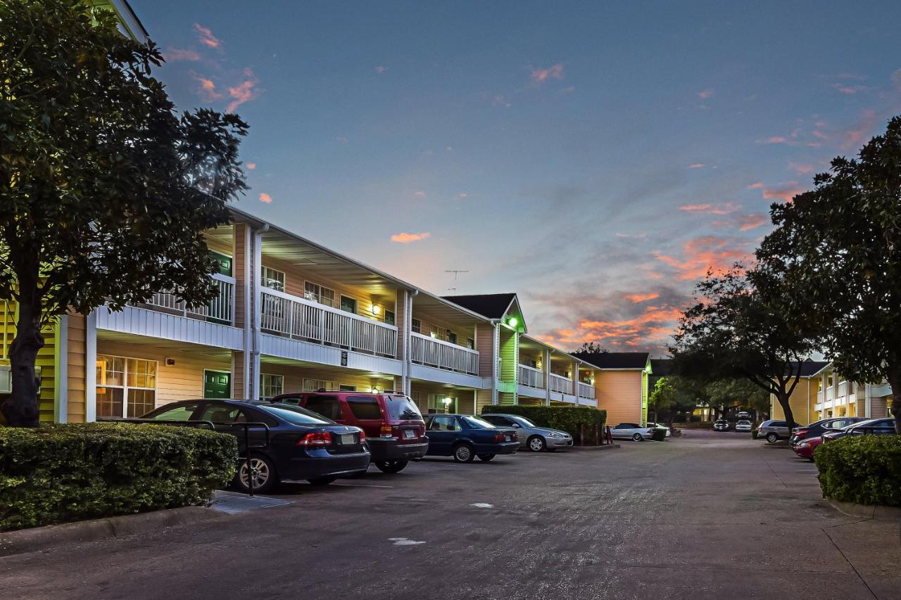 Hometowne Studios By Red Roof Dallas - North Addison - Tollway Exterior photo