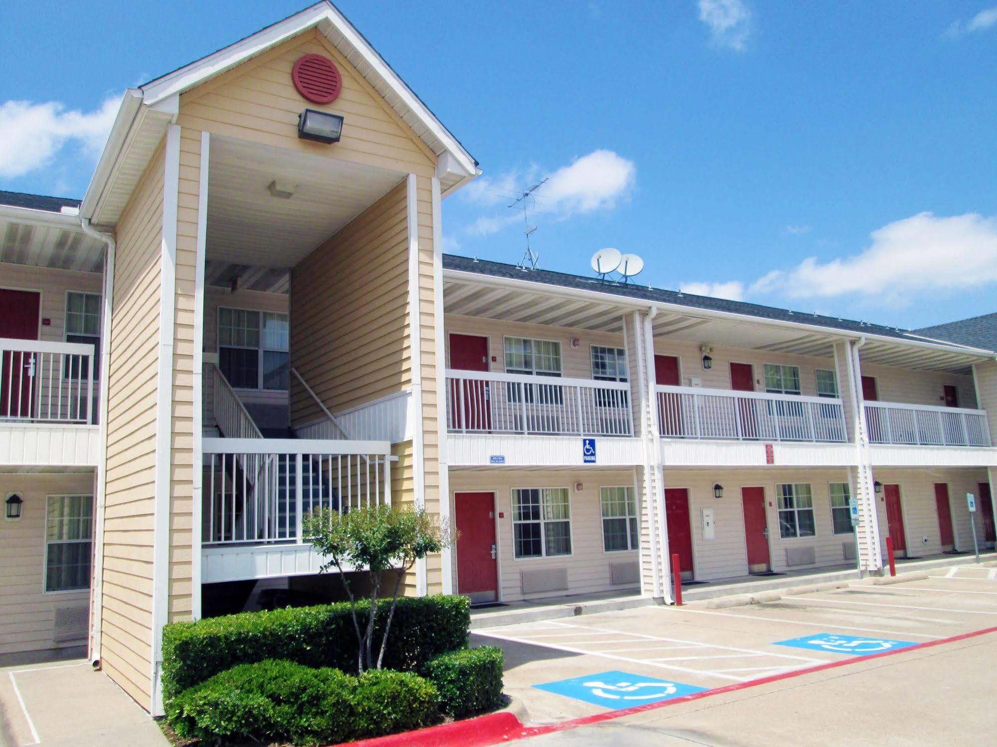 Hometowne Studios By Red Roof Dallas - North Addison - Tollway Exterior photo